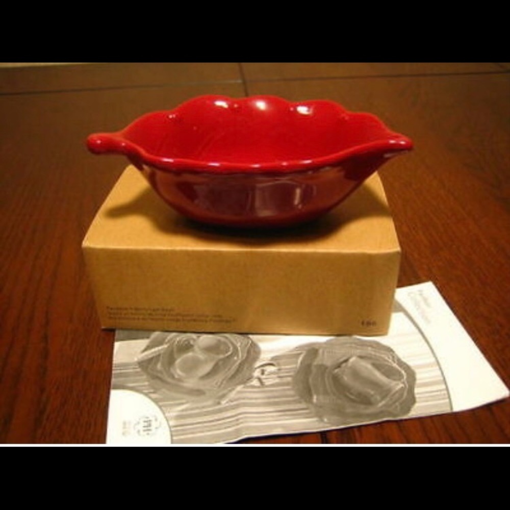 Princess House Pavillion Berry Leaf Bowl #166 NEW In BOX